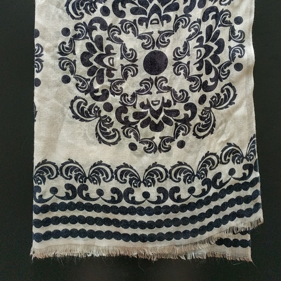 Scarf - Picture 2 of 3